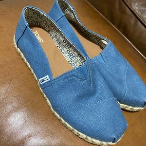 TOMS Alpargata slip ons, size 8